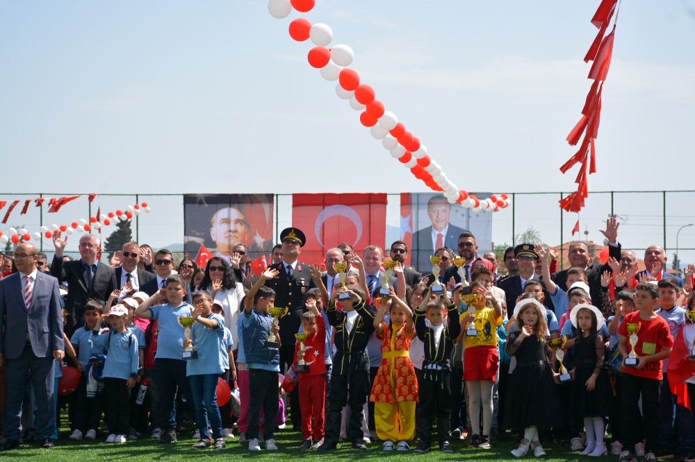 23 Nisan Ulusal Egemenlik ve Çocuk Bayramı, Eşme Stadyumu’nda coşkuyla kutlandı