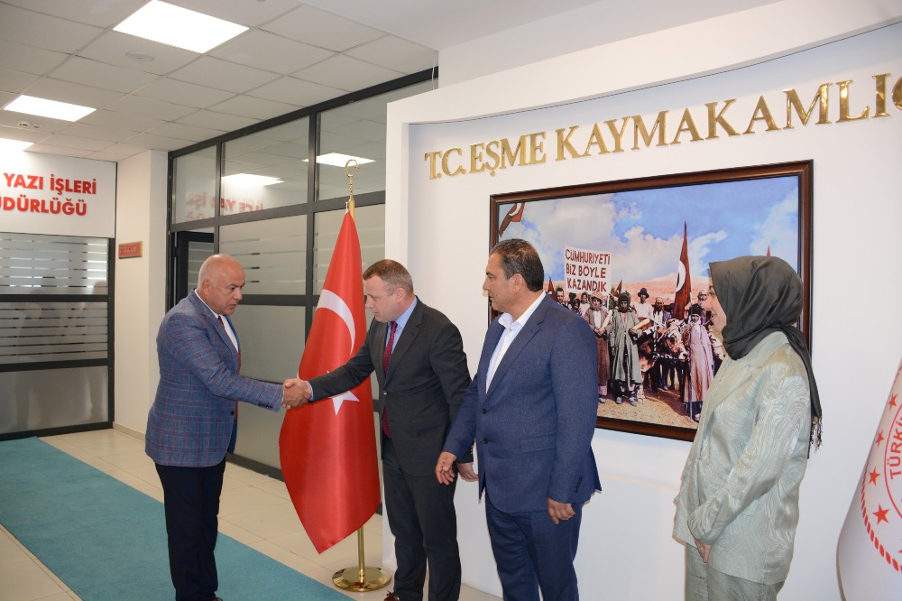 Kurban Bayramı dolayısıyla düzenlenen programda Kaymakamımız Mustafa Görmüş,ilçe protokolü, personel, köy ve mahalle muhtarlarıyla bayramlaştı