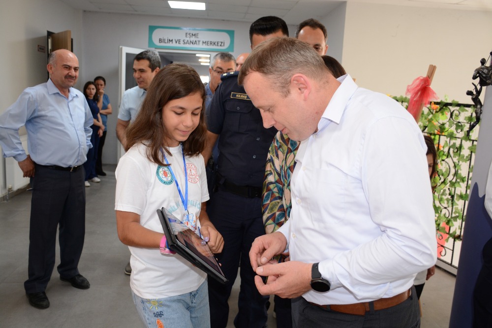 Kaymakamımız Mustafa Görmüş, Bilim ve Sanat Merkezi öğrencileri ile öğretmenlerinin hazırladığı yıl sonu şenliğine katıldı