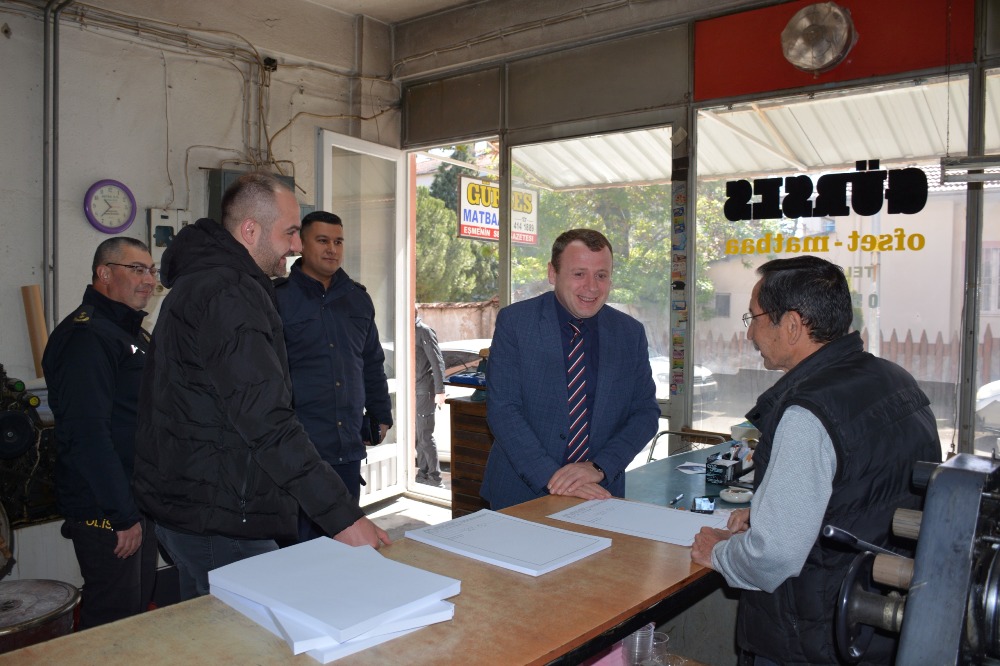 Kaymakamımız Mustafa Görmüş, ilçemizdeki esnafları ziyaret ederek taleplerini dinledi, bereketli işler diledi