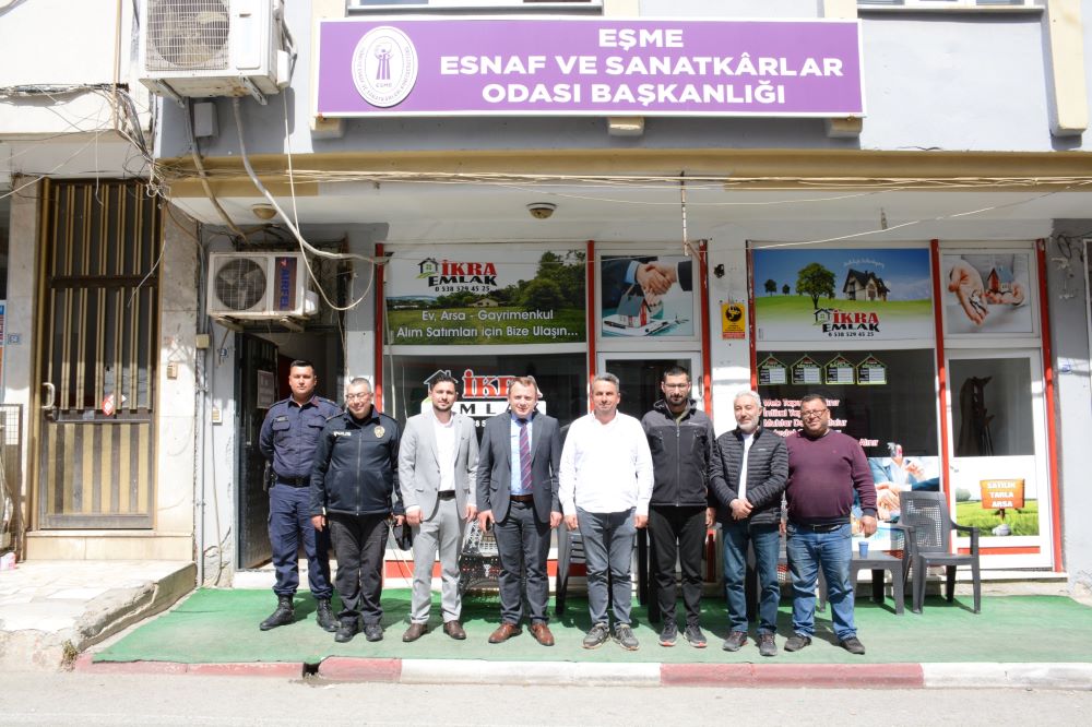 Kaymakamımız Mustafa Görmüş, kurum amirleriyle birlikte Esnaf ve Sanatkarlar Odası Başkanı Nazmi Özay’ı ziyaret etti